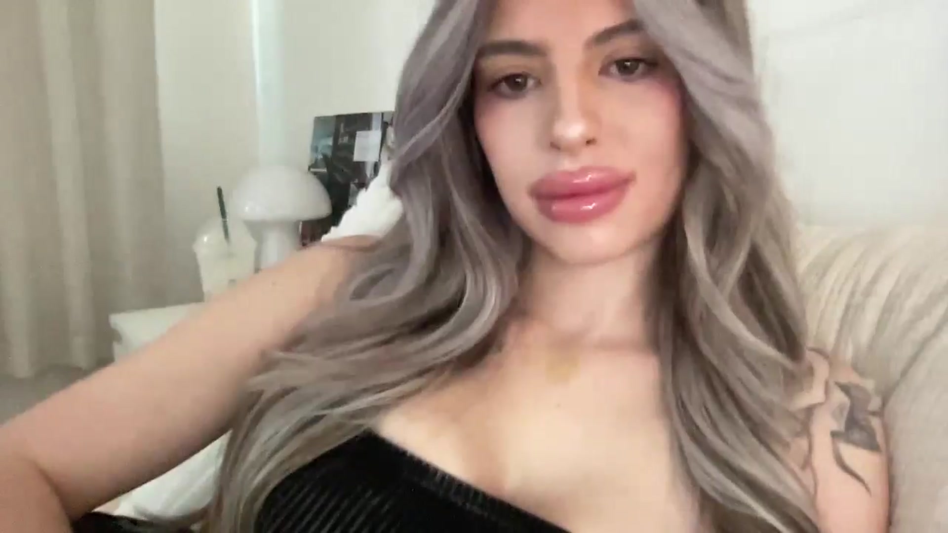 Gallery image thumbnail from aryaaxo's myfreecams stream on, 02/16/2025, 16:10 image 17 of 20