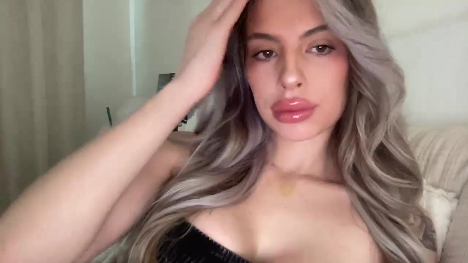Gallery image thumbnail from aryaaxo's myfreecams stream on, 02/16/2025, 16:10 image 10 of 20