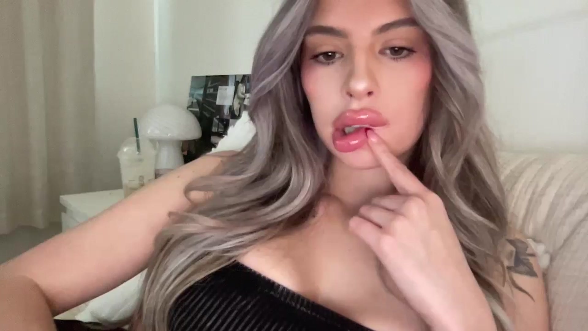 Gallery image thumbnail from aryaaxo's myfreecams stream on, 02/16/2025, 16:10 image 16 of 20