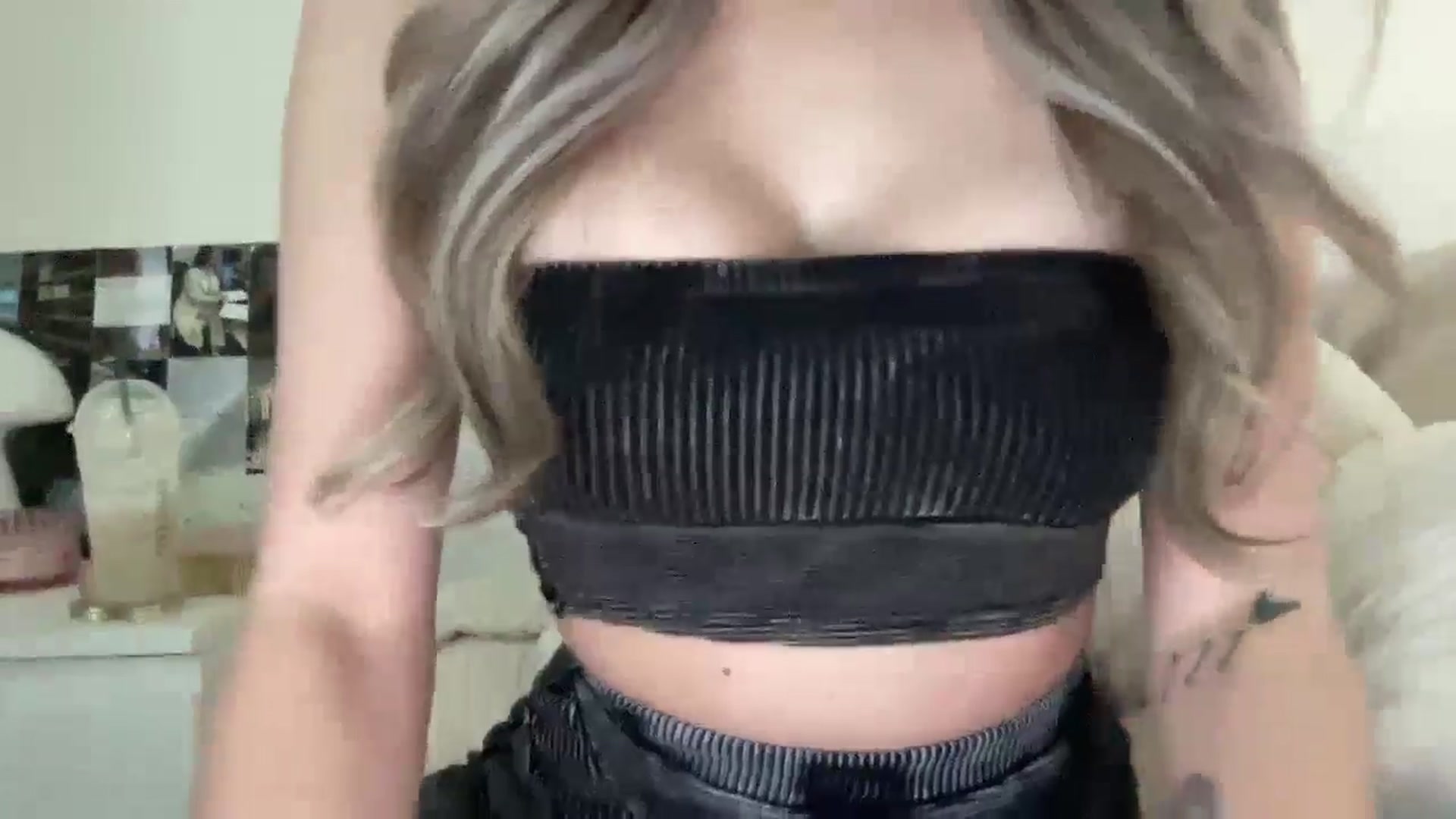 Gallery image thumbnail from aryaaxo's myfreecams stream on, 02/16/2025, 17:39 image 3 of 20