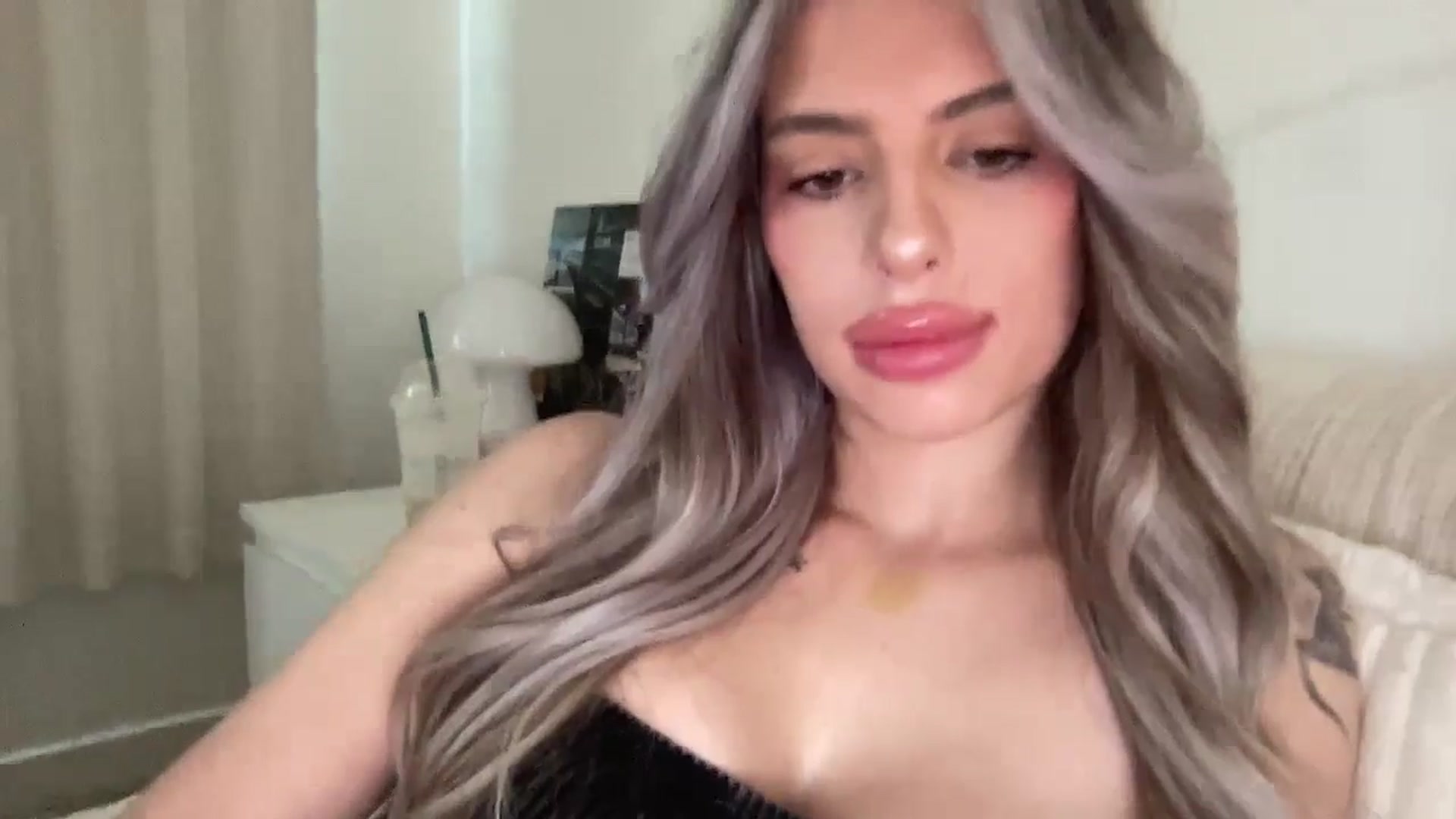 Gallery image thumbnail from aryaaxo's myfreecams stream on, 02/16/2025, 17:39 image 16 of 20