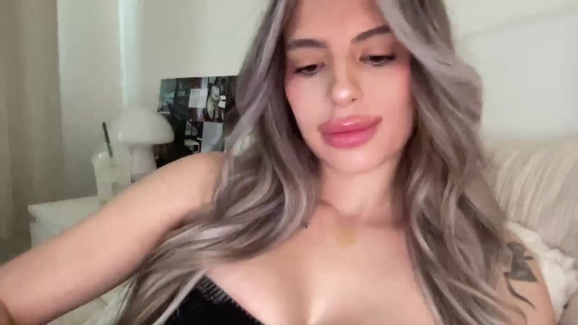 Gallery image thumbnail from aryaaxo's myfreecams stream on, 02/16/2025, 17:39 image 18 of 20