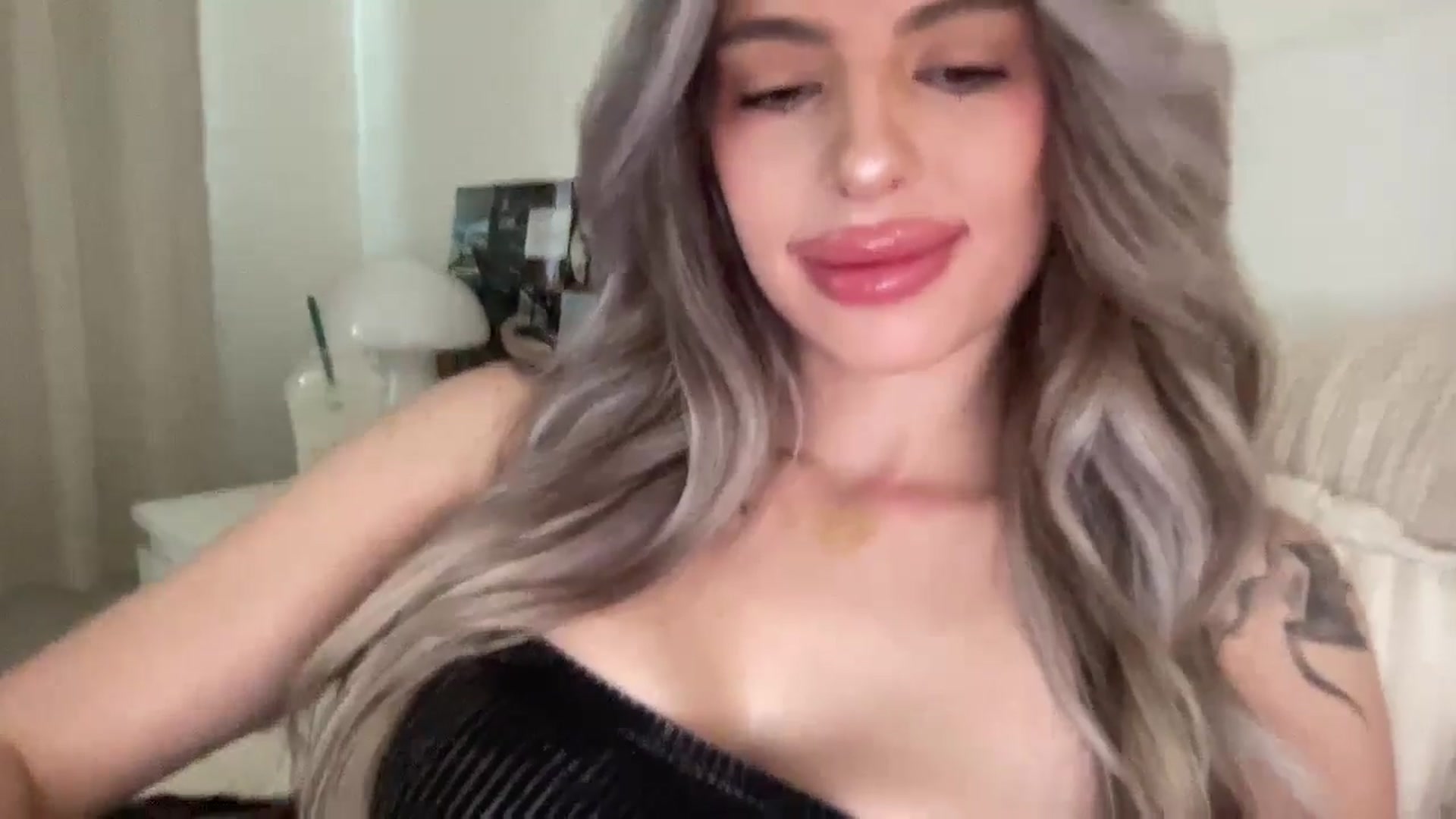Gallery image thumbnail from aryaaxo's myfreecams stream on, 02/16/2025, 17:39 image 11 of 20