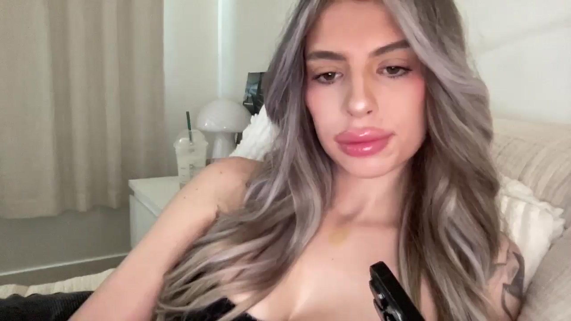 Gallery image thumbnail from aryaaxo's myfreecams stream on, 02/16/2025, 18:16 image 18 of 20