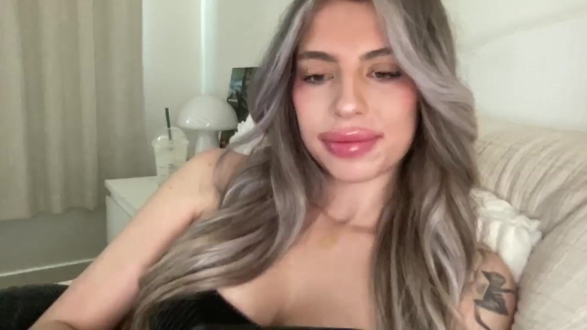 Gallery image thumbnail from aryaaxo's myfreecams stream on, 02/16/2025, 18:16 image 3 of 20