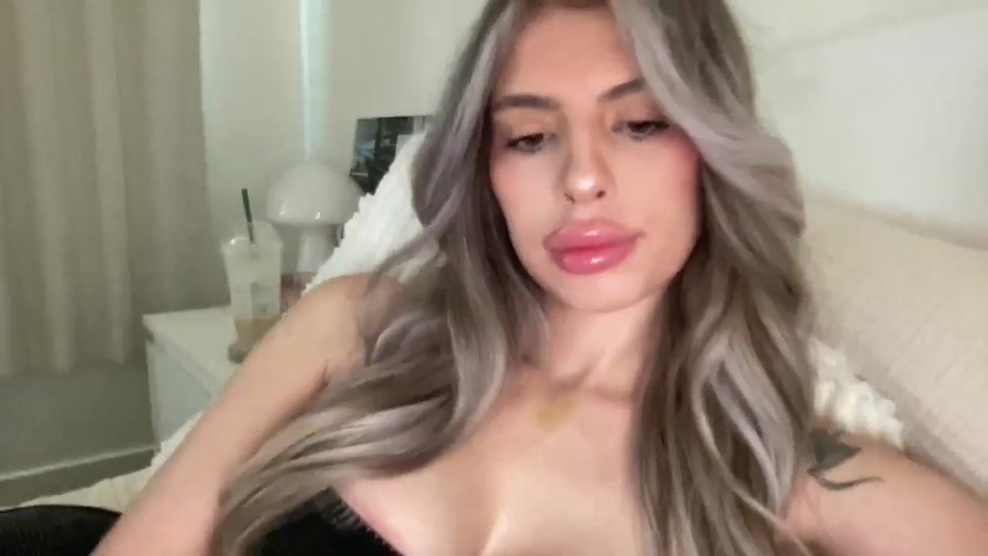Gallery image thumbnail from aryaaxo's myfreecams stream on, 02/16/2025, 18:16 image 6 of 20