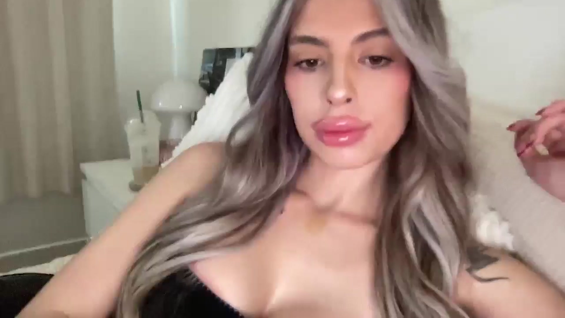 Gallery image thumbnail from aryaaxo's myfreecams stream on, 02/16/2025, 18:16 image 8 of 20