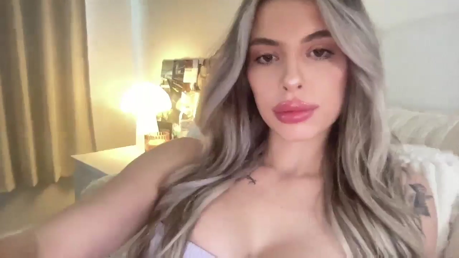 Gallery image thumbnail from aryaaxo's myfreecams stream on, 02/19/2025, 20:12 image 18 of 20