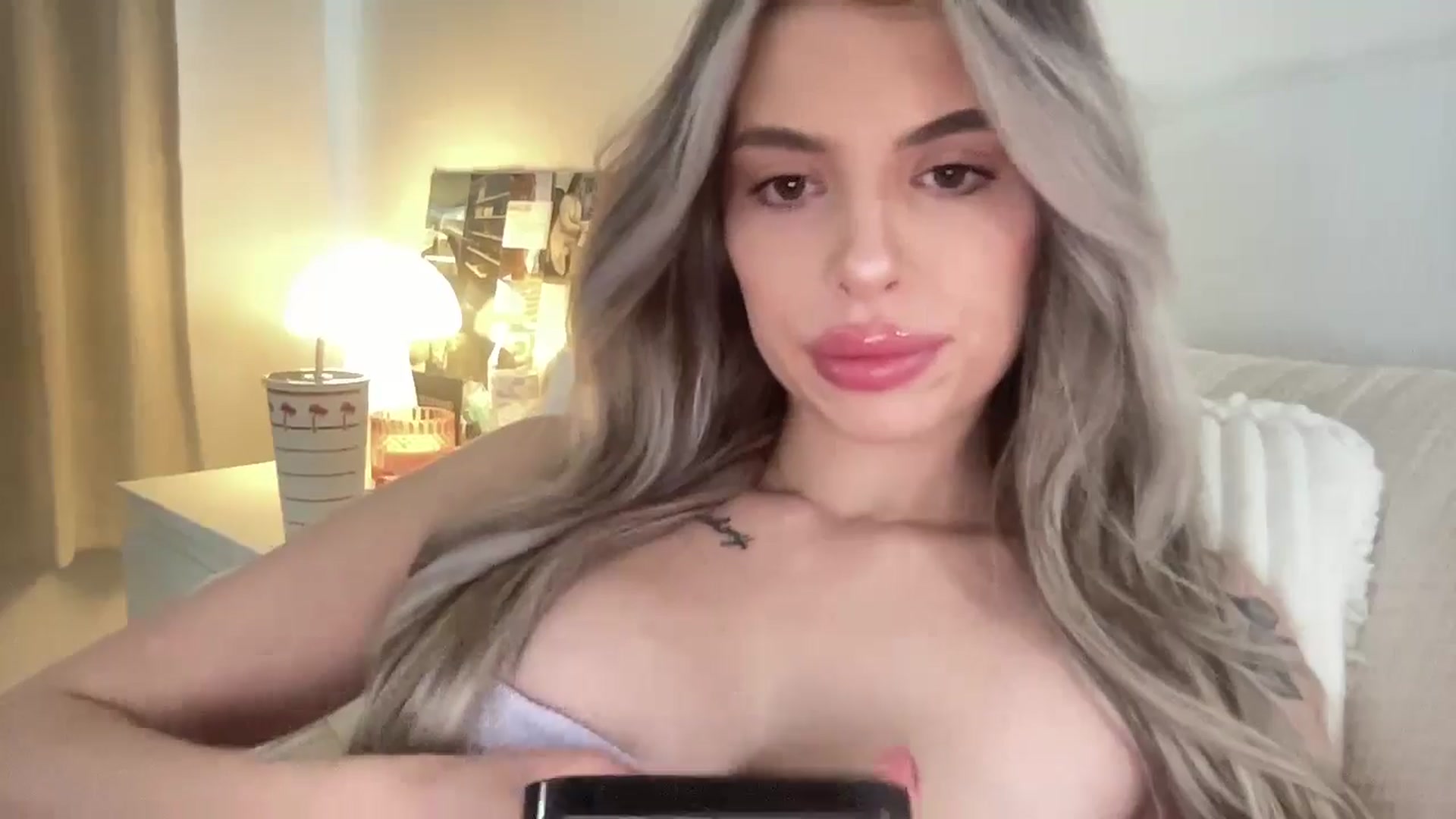Gallery image thumbnail from aryaaxo's myfreecams stream on, 02/19/2025, 20:12 image 10 of 20