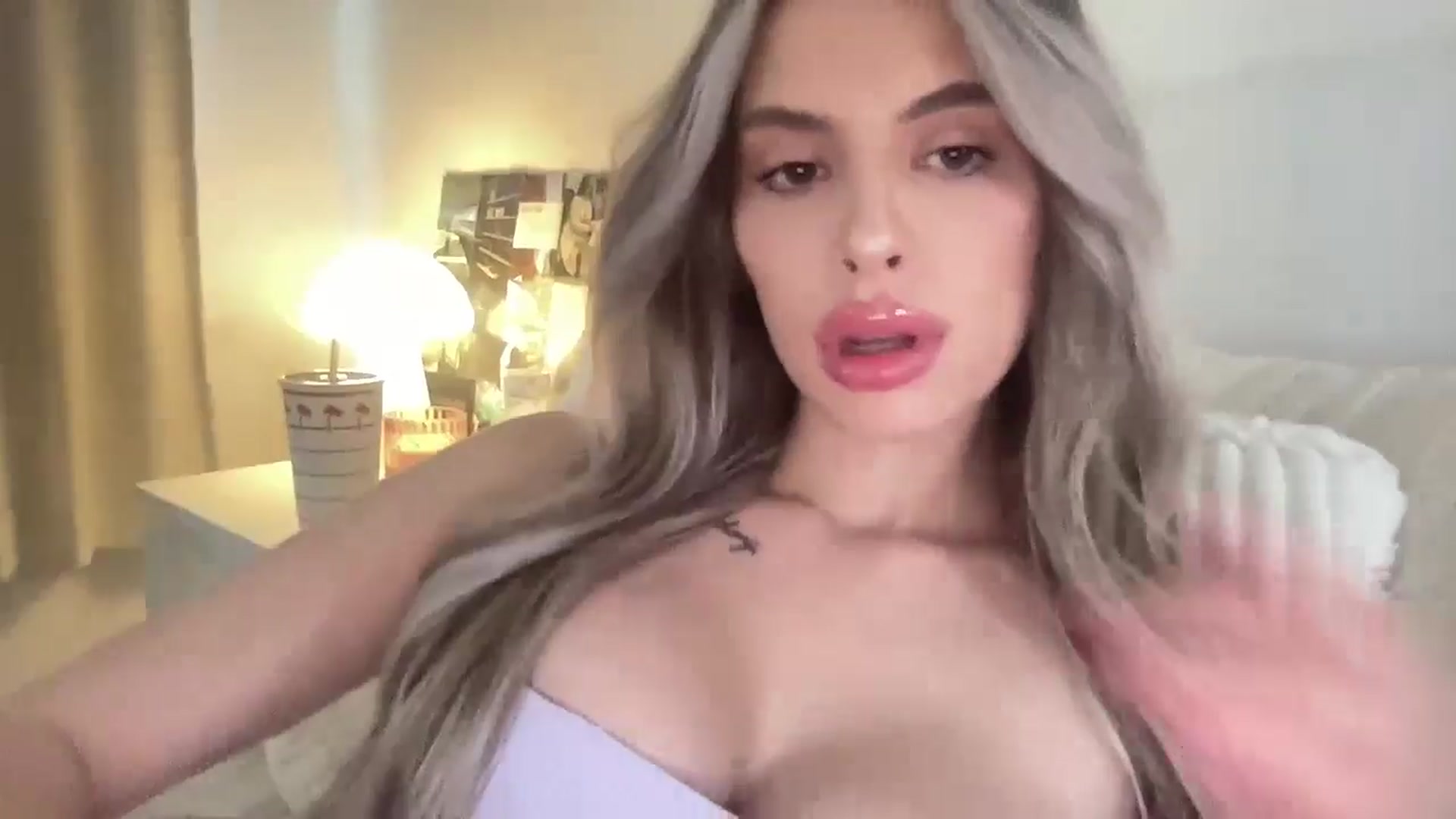 Gallery image thumbnail from aryaaxo's myfreecams stream on, 02/19/2025, 20:12 image 9 of 20