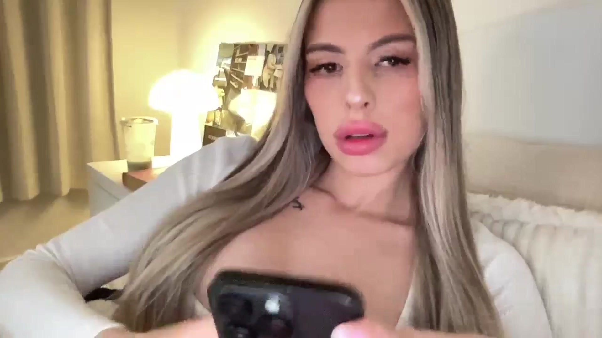Gallery image thumbnail from aryaaxo's myfreecams stream on, 03/11/2025, 20:37 image 14 of 20