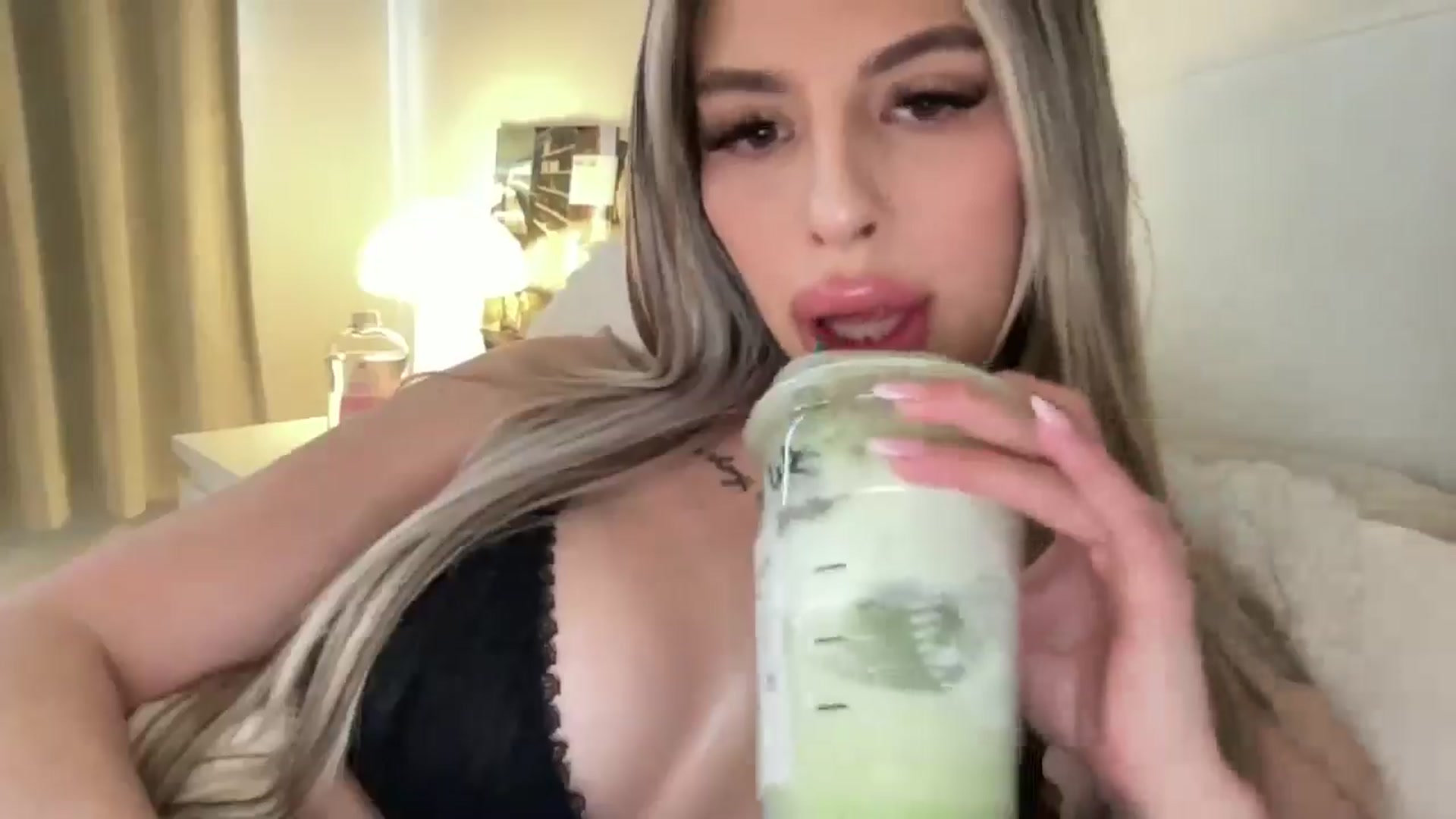 Gallery image thumbnail from aryaaxo's myfreecams stream on, 03/24/2025, 18:57 image 15 of 20