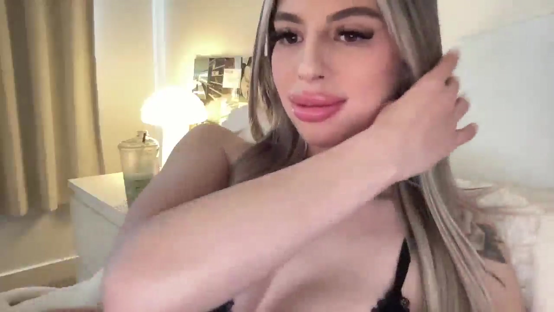 Gallery image thumbnail from aryaaxo's myfreecams stream on, 03/24/2025, 20:23 image 7 of 20