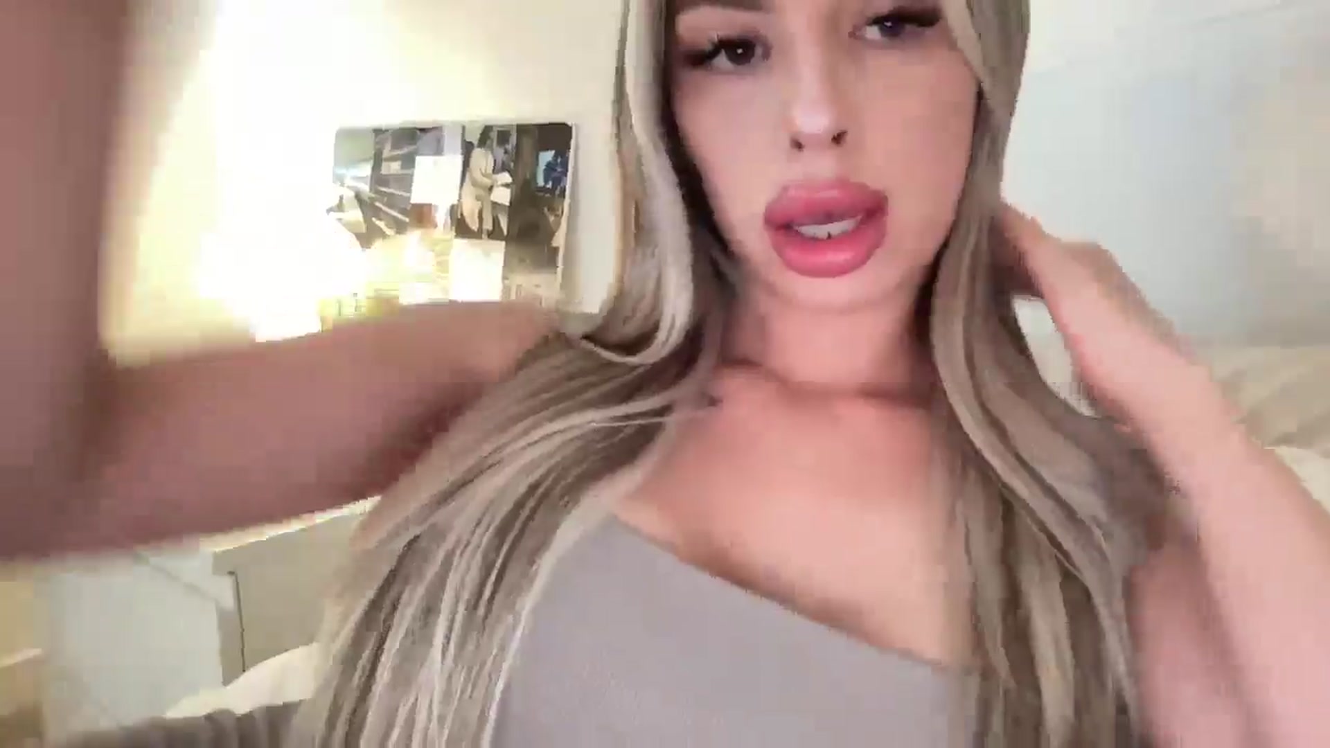Gallery image thumbnail from aryaaxo's myfreecams stream on, 04/21/2025, 18:29 image 10 of 20