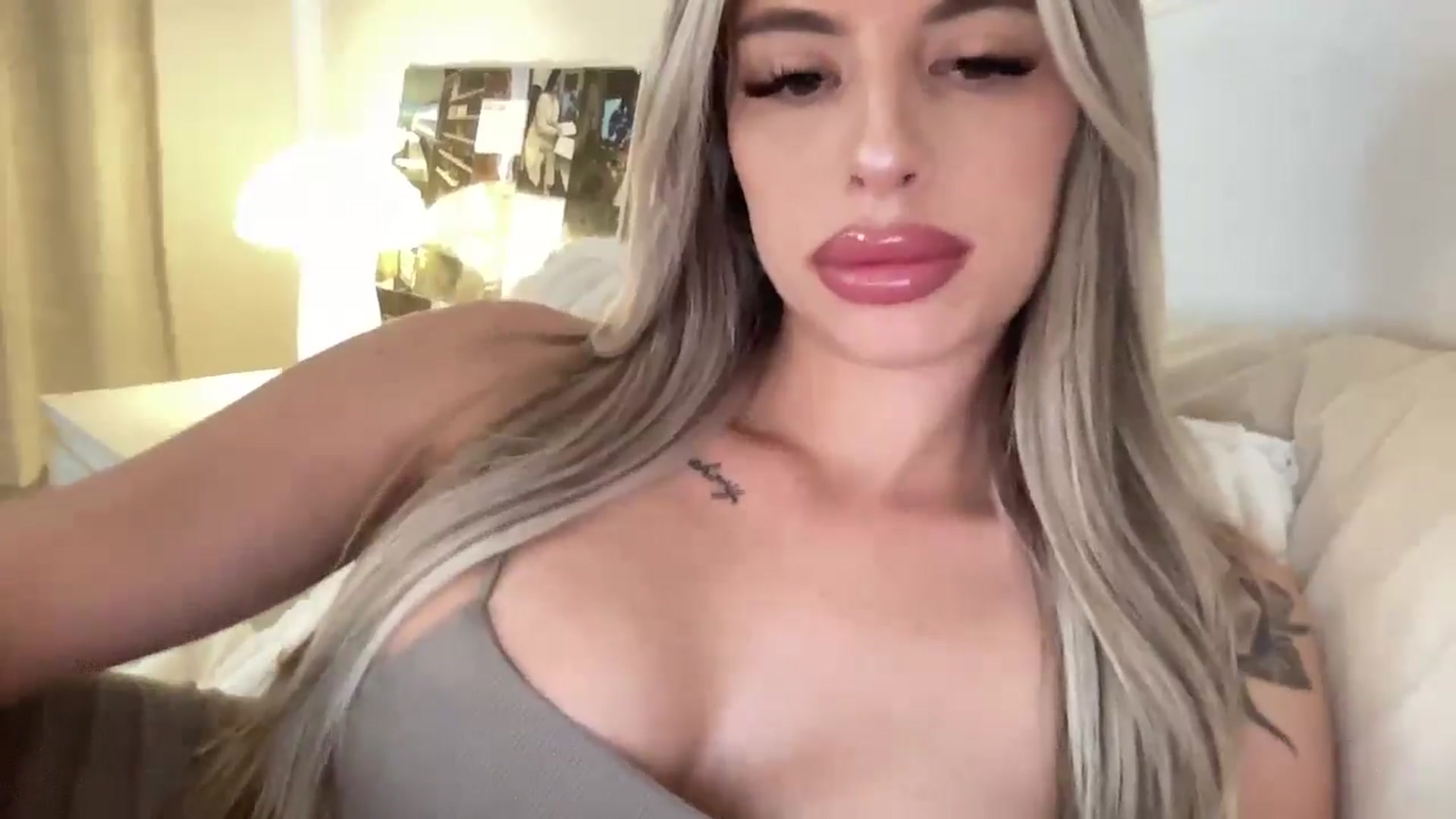 Gallery image thumbnail from aryaaxo's myfreecams stream on, 04/21/2025, 20:01 image 4 of 20