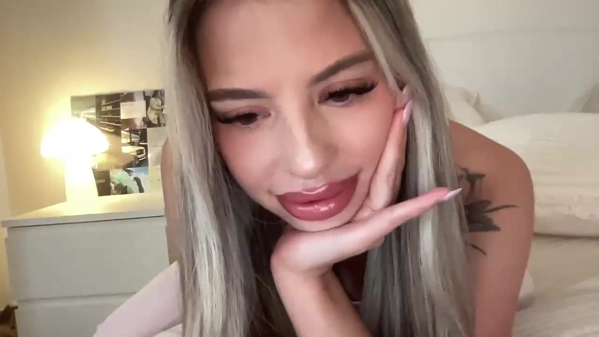 Gallery image thumbnail from aryaaxo's myfreecams stream on, 05/09/2025, 04:10 image 9 of 20
