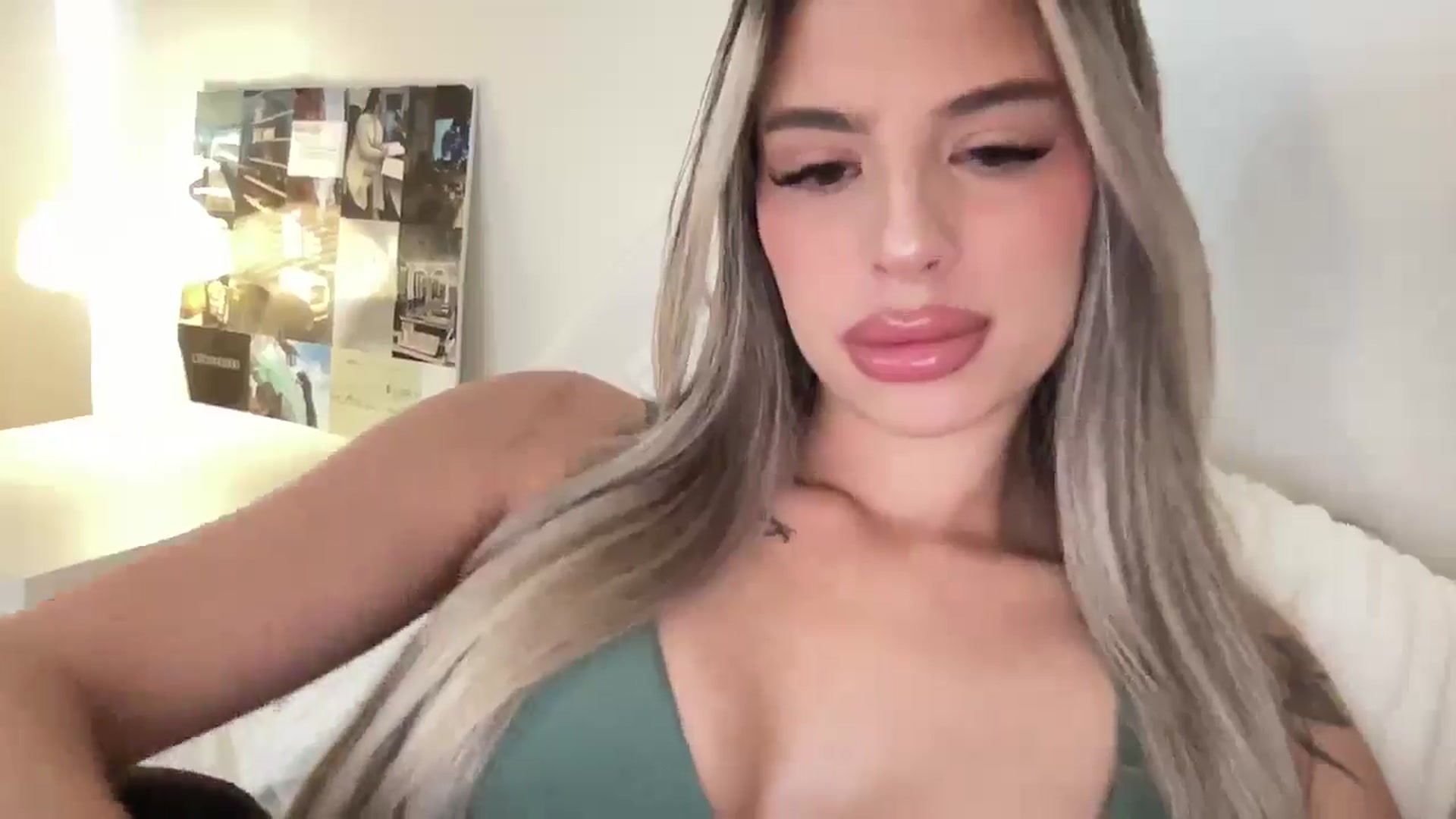Gallery image thumbnail from aryaaxo's myfreecams stream on, 05/11/2025, 18:07 image 18 of 20