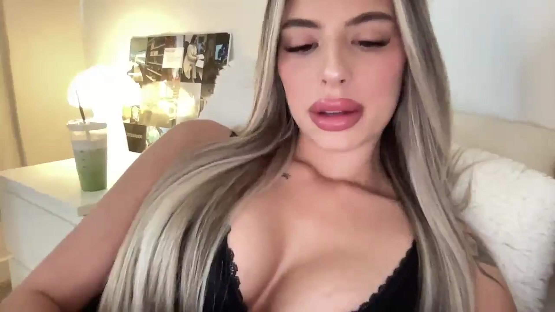 Gallery image thumbnail from aryaaxo's myfreecams stream on, 05/14/2025, 17:50 image 14 of 20