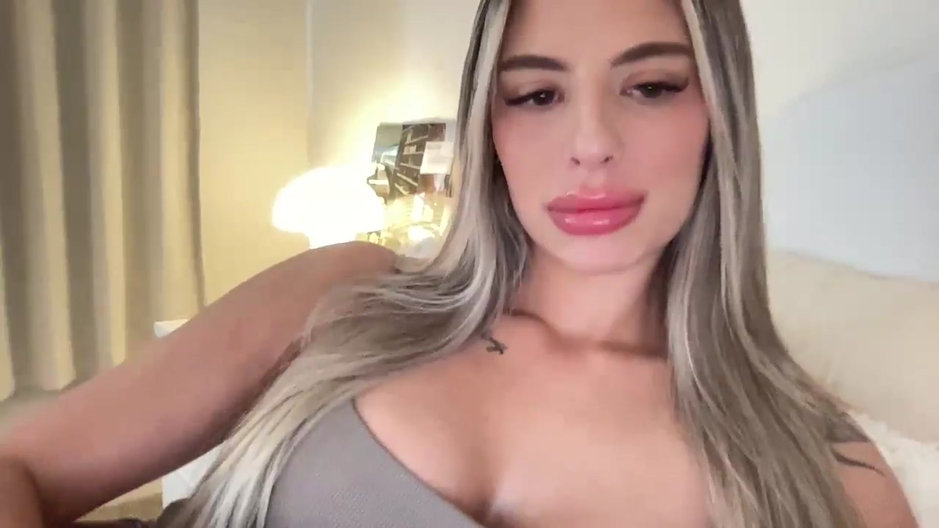 Gallery image thumbnail from aryaaxo's myfreecams stream on, 05/14/2025, 19:15 image 7 of 20