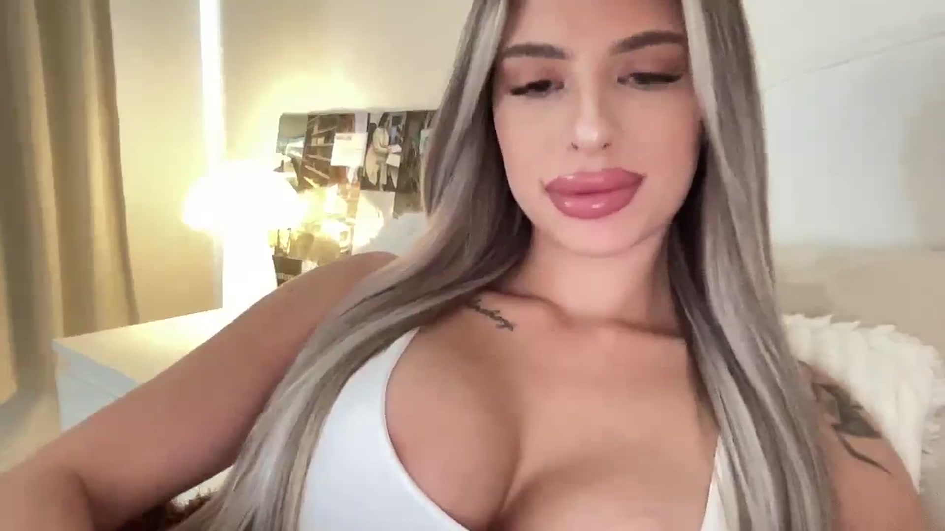 Gallery image thumbnail from aryaaxo's myfreecams stream on, 05/19/2025, 20:26 image 20 of 20