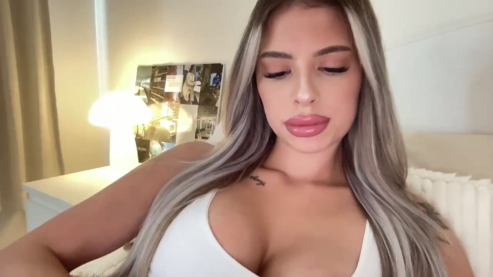 Gallery image thumbnail from aryaaxo's myfreecams stream on, 05/19/2025, 20:26 image 2 of 20
