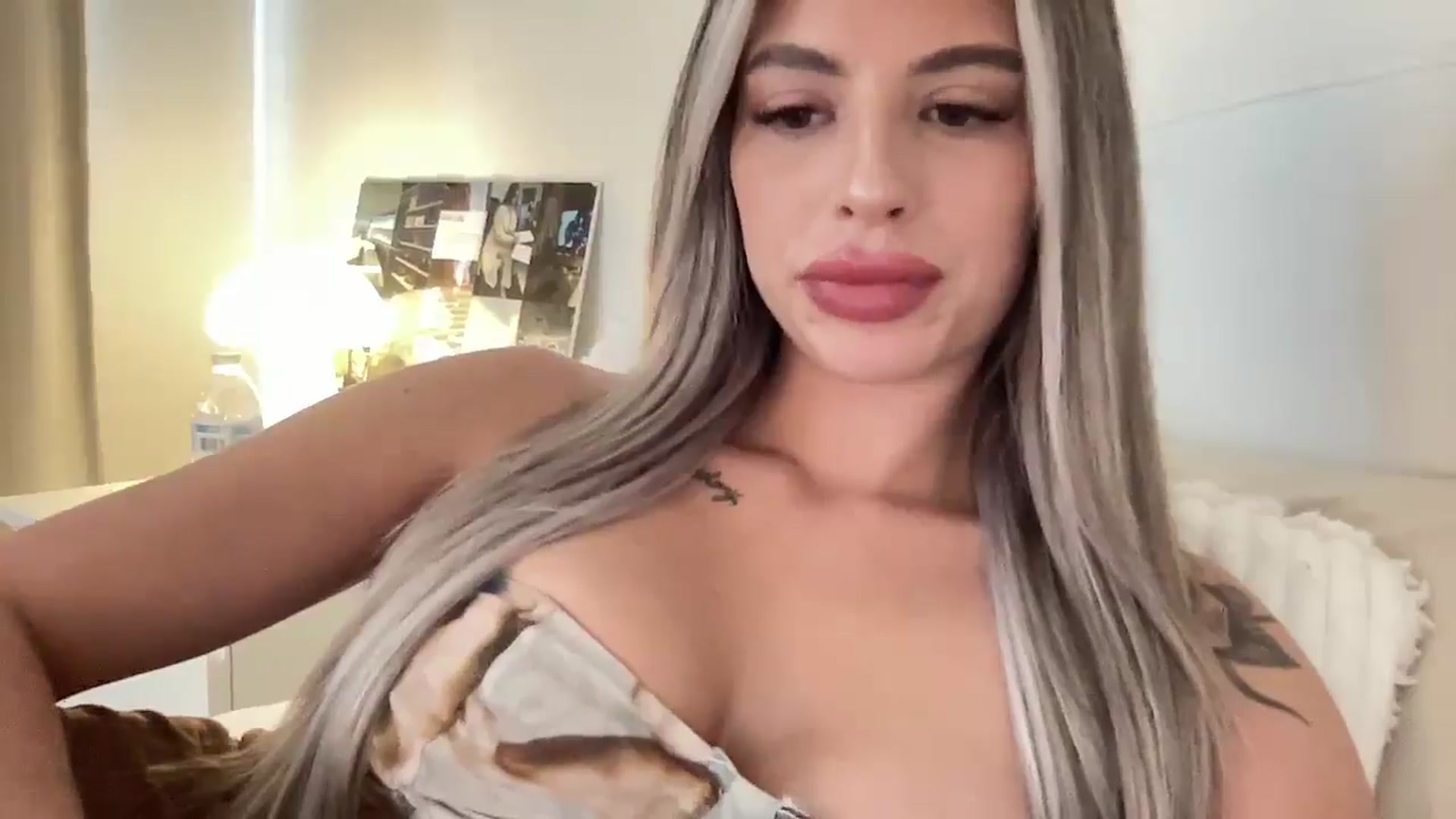 Gallery image thumbnail from aryaaxo's myfreecams stream on, 05/20/2025, 18:35 image 8 of 20
