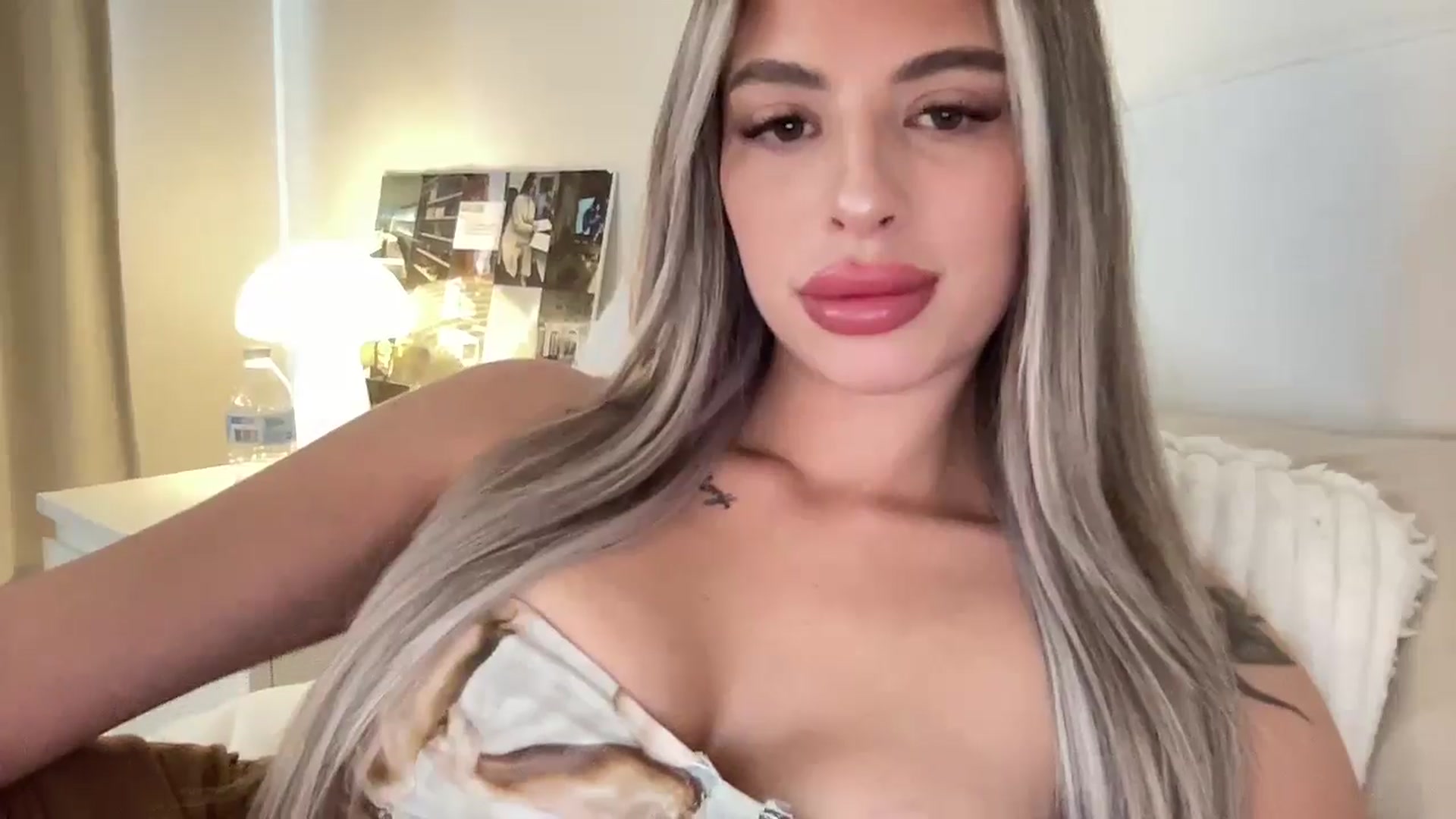 Gallery image thumbnail from aryaaxo's myfreecams stream on, 05/20/2025, 18:35 image 18 of 20