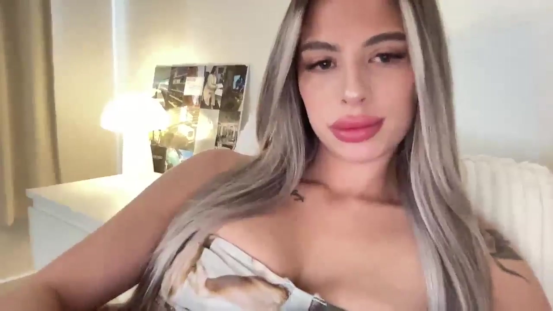 Gallery image thumbnail from aryaaxo's myfreecams stream on, 05/20/2025, 19:20 image 16 of 20