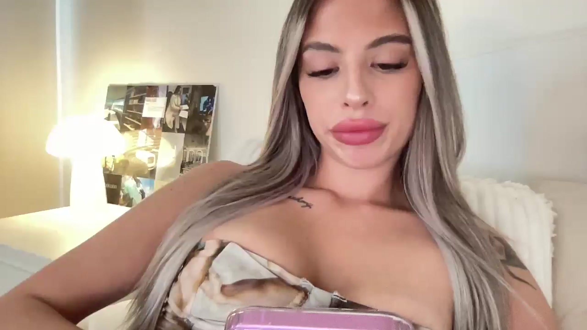 Gallery image thumbnail from aryaaxo's myfreecams stream on, 05/20/2025, 19:20 image 7 of 20