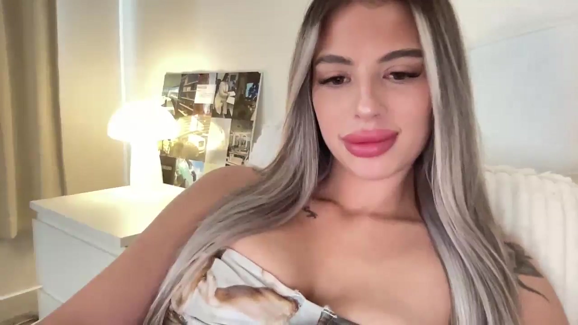 Gallery image thumbnail from aryaaxo's myfreecams stream on, 05/20/2025, 19:20 image 19 of 20