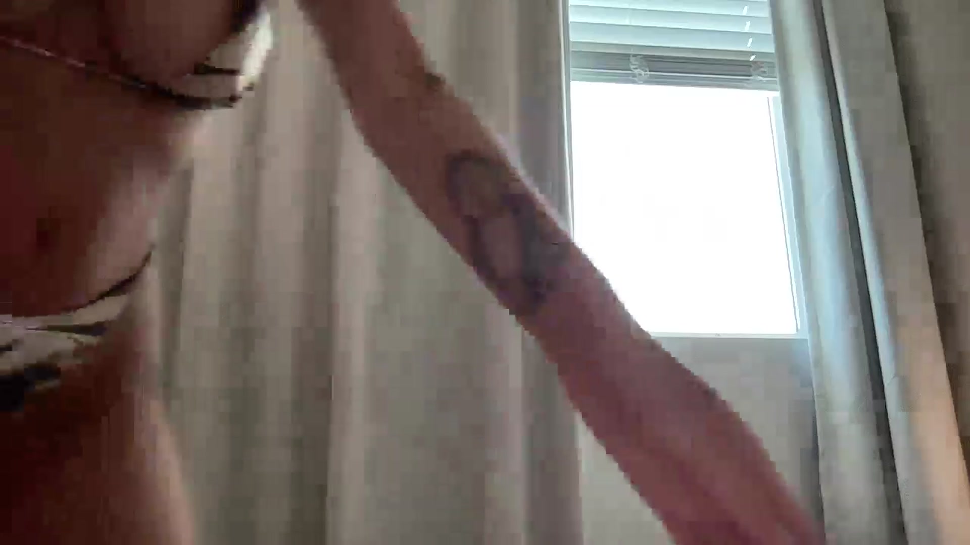 Gallery image thumbnail from aryaaxo's myfreecams stream on, 05/20/2025, 20:58 image 8 of 20
