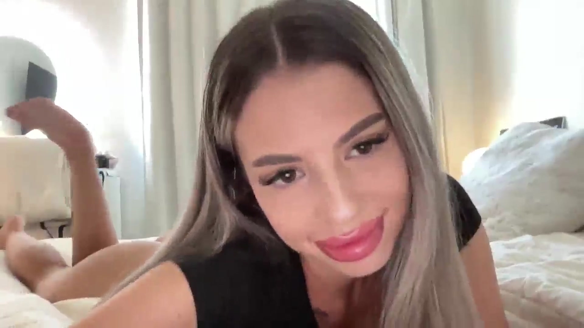 Gallery image thumbnail from aryaaxo's myfreecams stream on, 05/21/2025, 18:42 image 6 of 20
