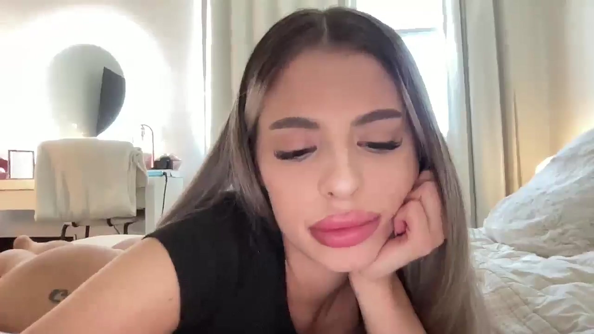 Gallery image thumbnail from aryaaxo's myfreecams stream on, 05/21/2025, 18:42 image 18 of 20