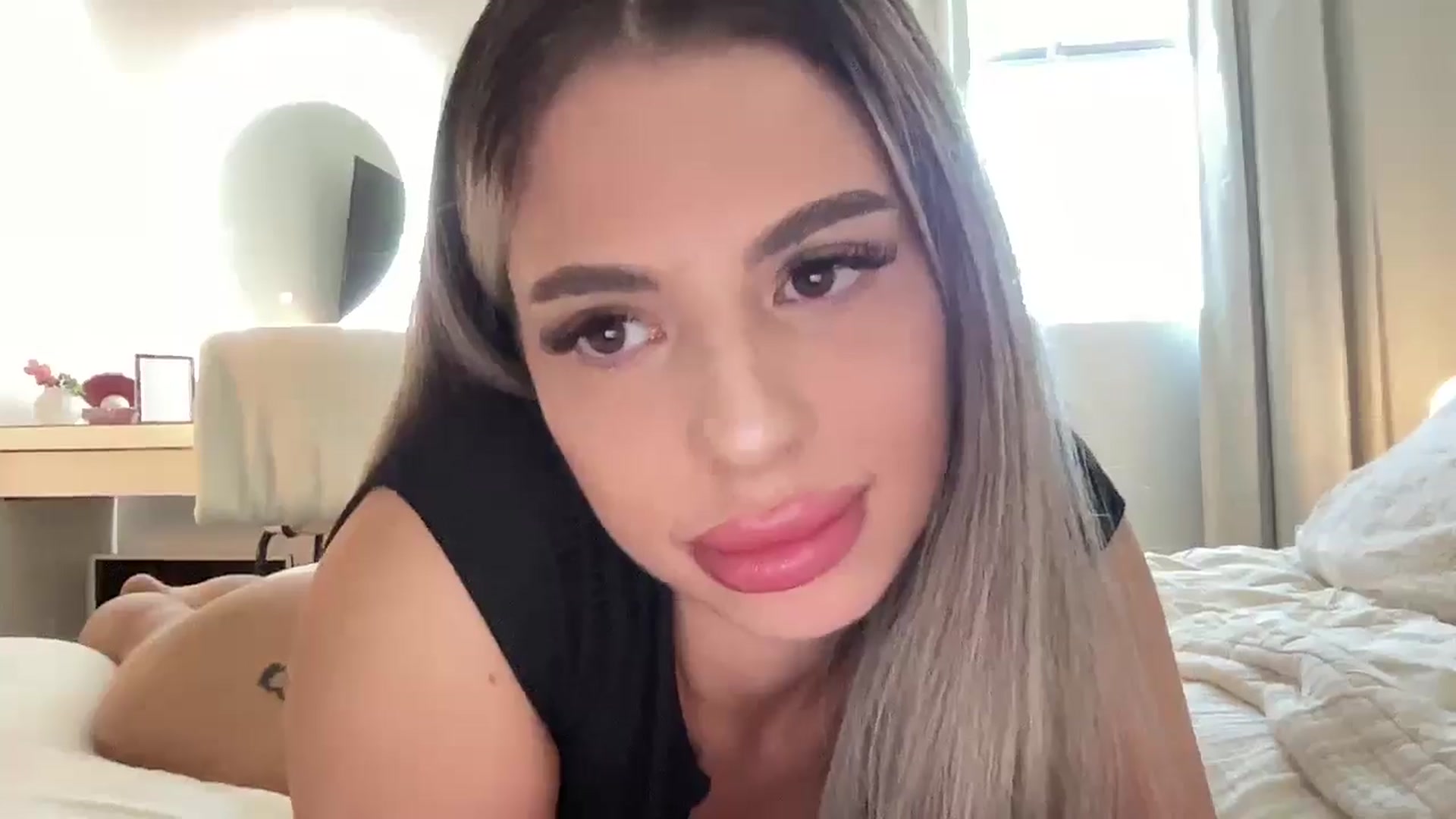 Gallery image thumbnail from aryaaxo's myfreecams stream on, 05/21/2025, 18:42 image 19 of 20