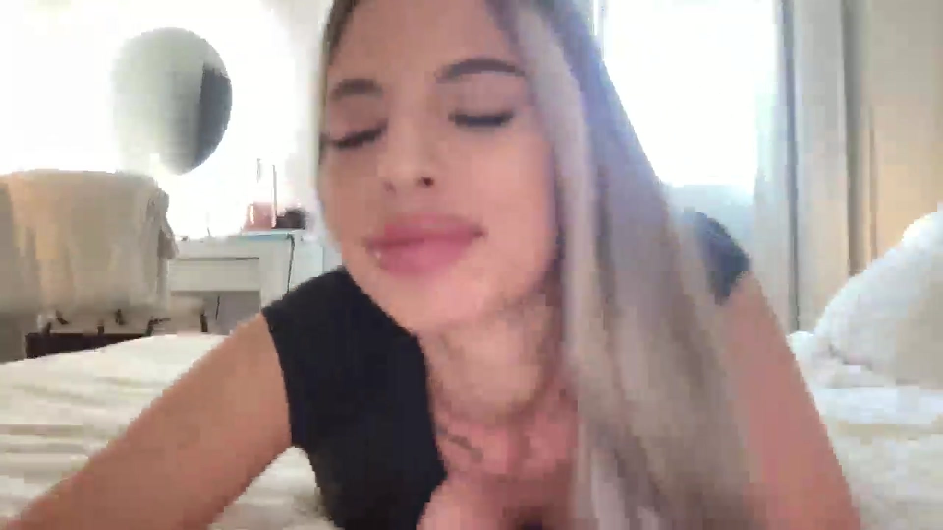 Gallery image thumbnail from aryaaxo's myfreecams stream on, 05/21/2025, 20:16 image 3 of 20