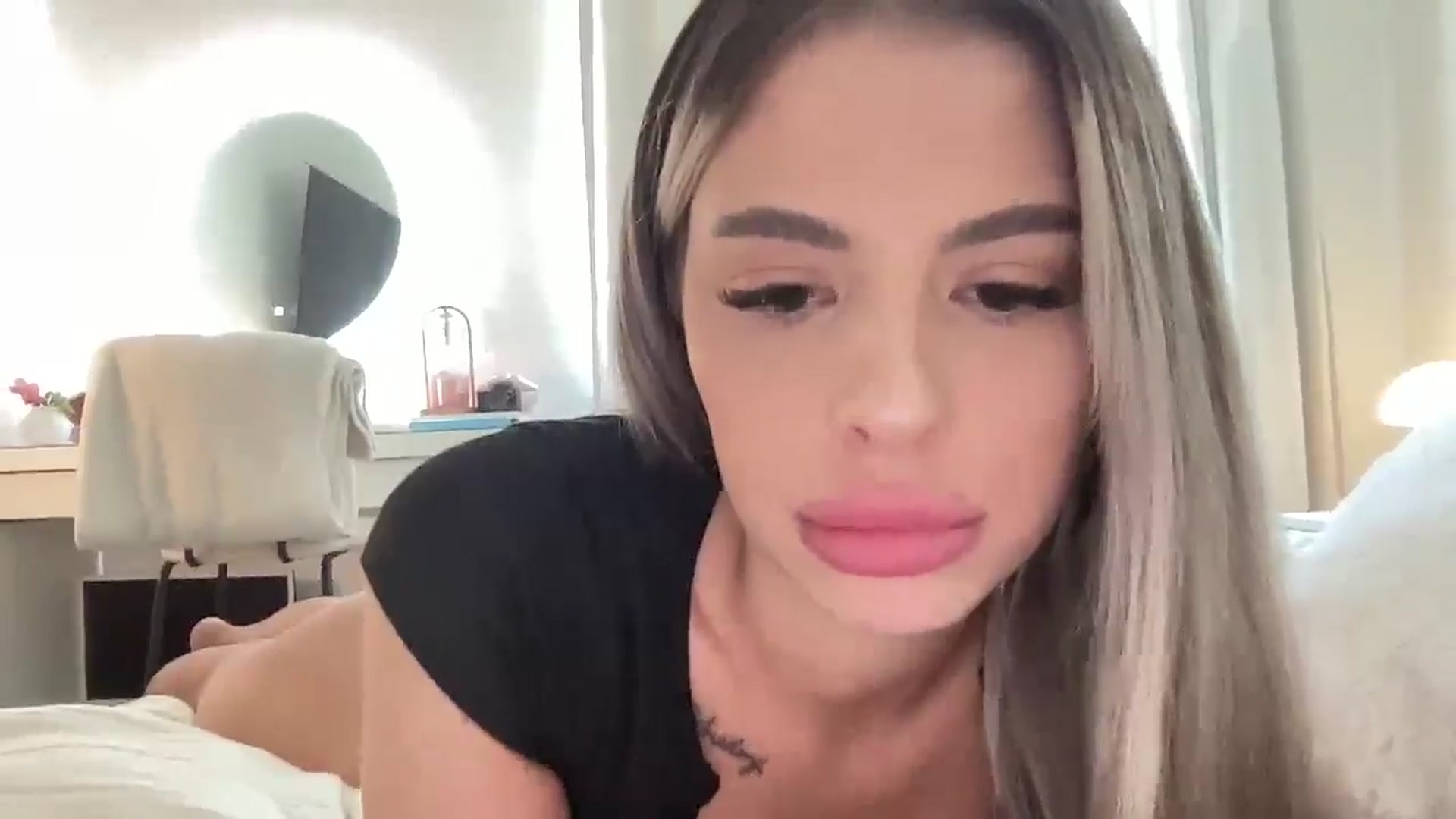 Gallery image thumbnail from aryaaxo's myfreecams stream on, 05/21/2025, 21:04 image 15 of 20
