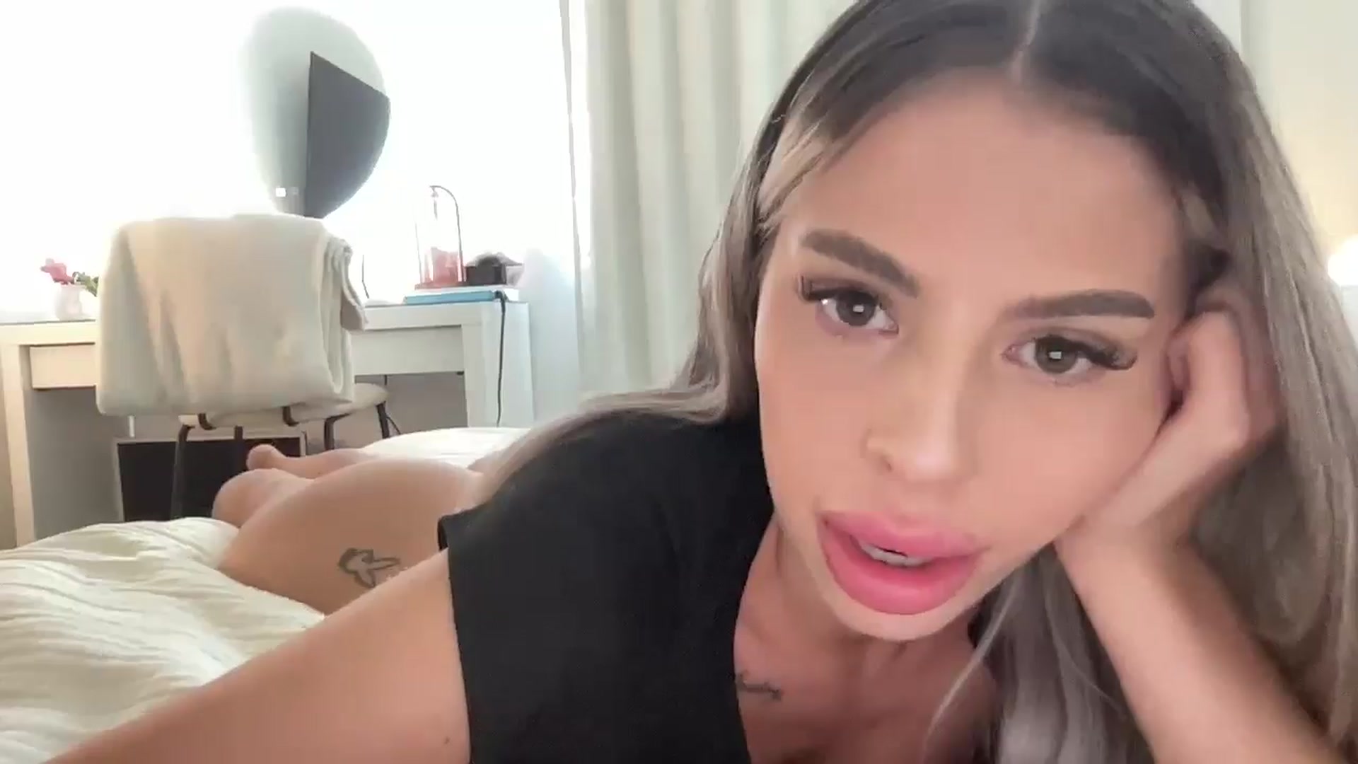 Gallery image thumbnail from aryaaxo's myfreecams stream on, 05/21/2025, 21:04 image 8 of 20