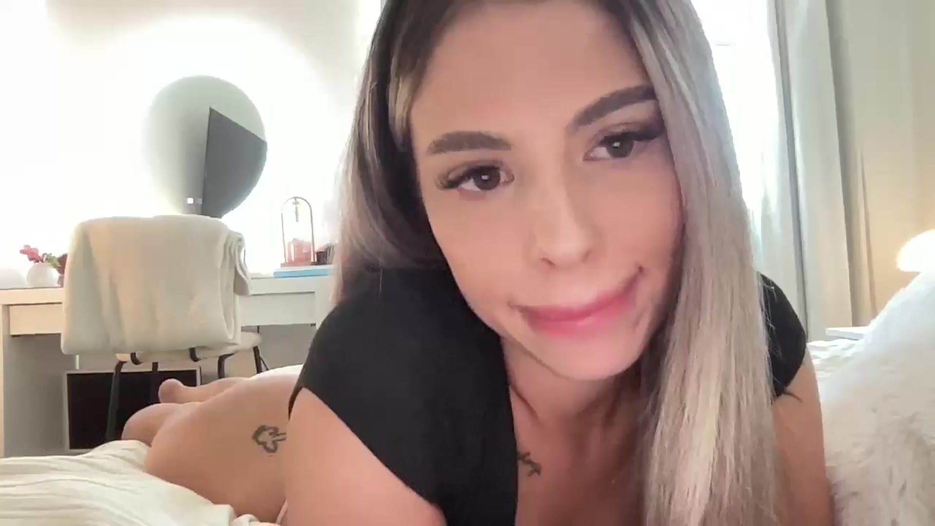 Gallery image thumbnail from aryaaxo's myfreecams stream on, 05/21/2025, 21:04 image 13 of 20