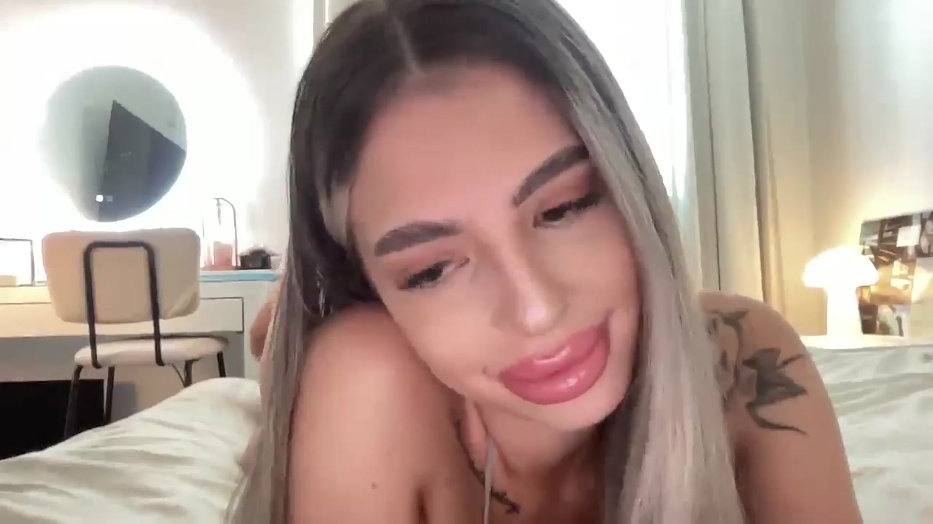 Gallery image thumbnail from aryaaxo's myfreecams stream on, 05/27/2025, 18:29 image 14 of 20
