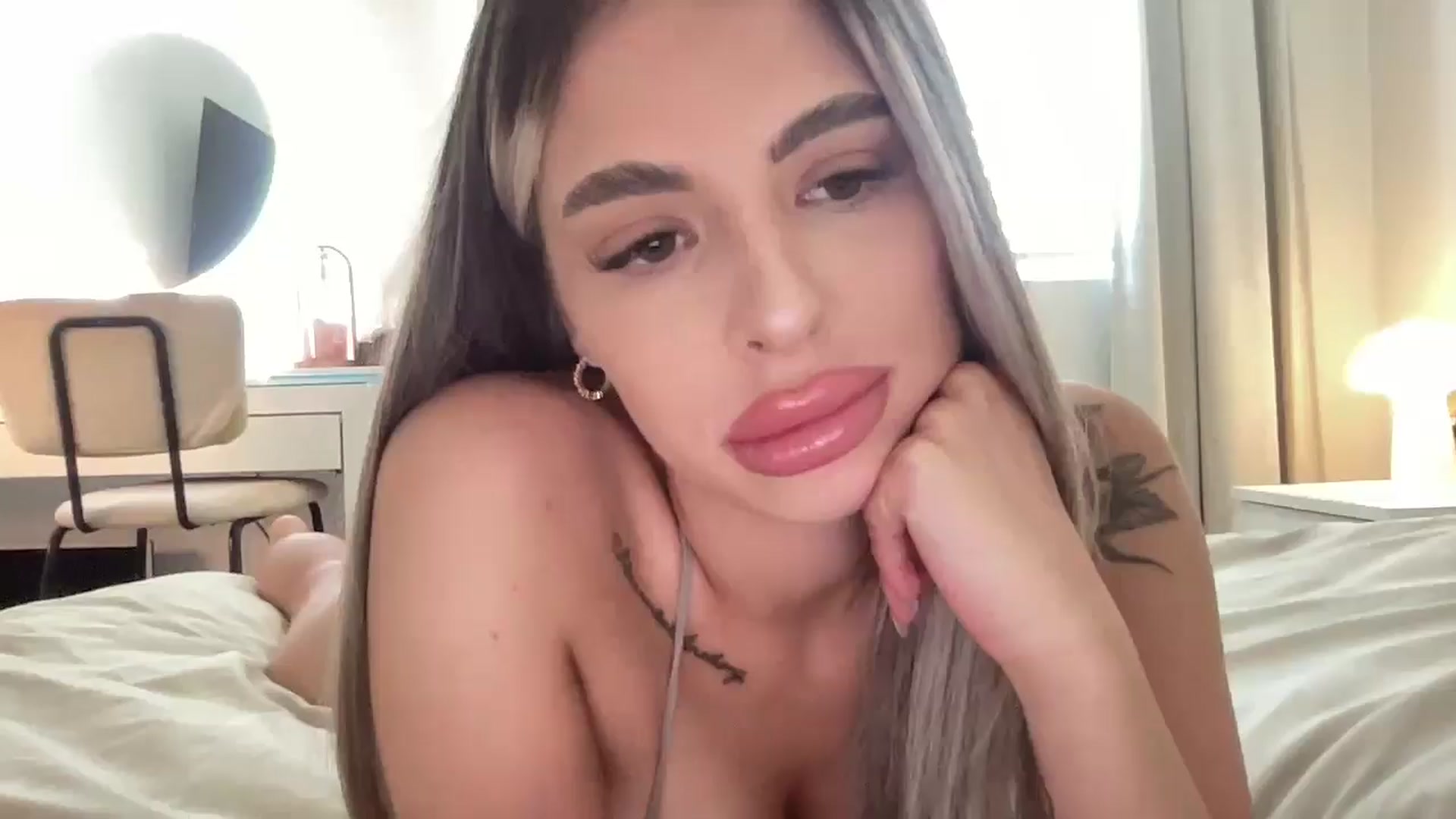 Gallery image thumbnail from aryaaxo's myfreecams stream on, 05/27/2025, 18:57 image 5 of 20