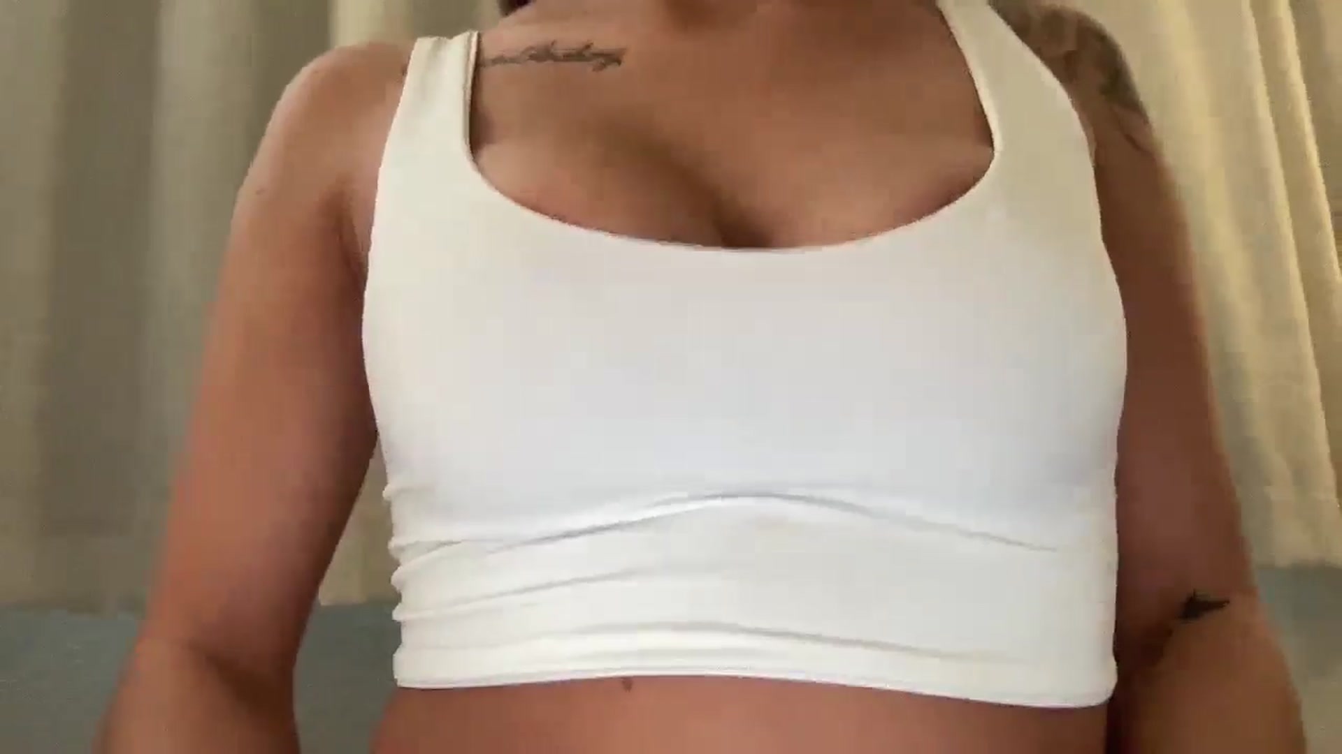 Gallery image thumbnail from aryaaxo's myfreecams stream on, 06/04/2025, 19:04 image 6 of 20
