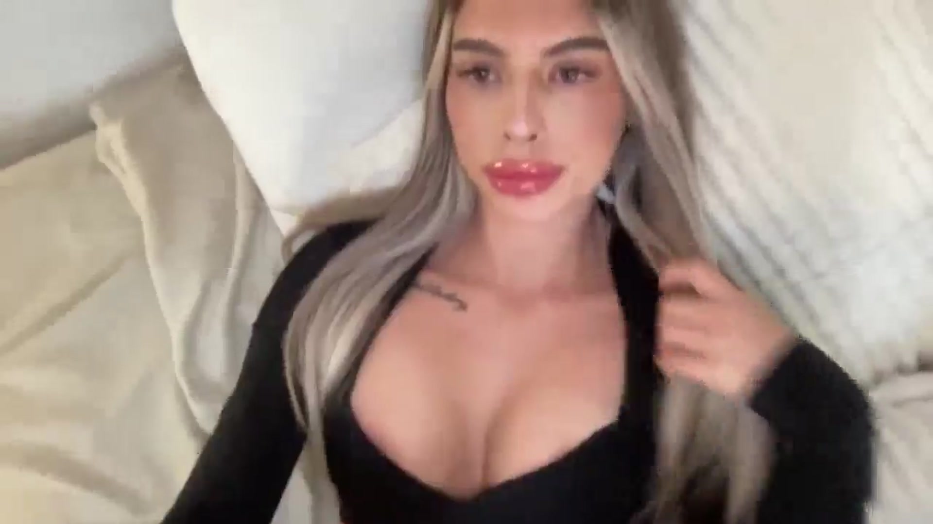 Gallery image thumbnail from aryaaxo's myfreecams stream on, 06/06/2025, 04:55 image 17 of 20