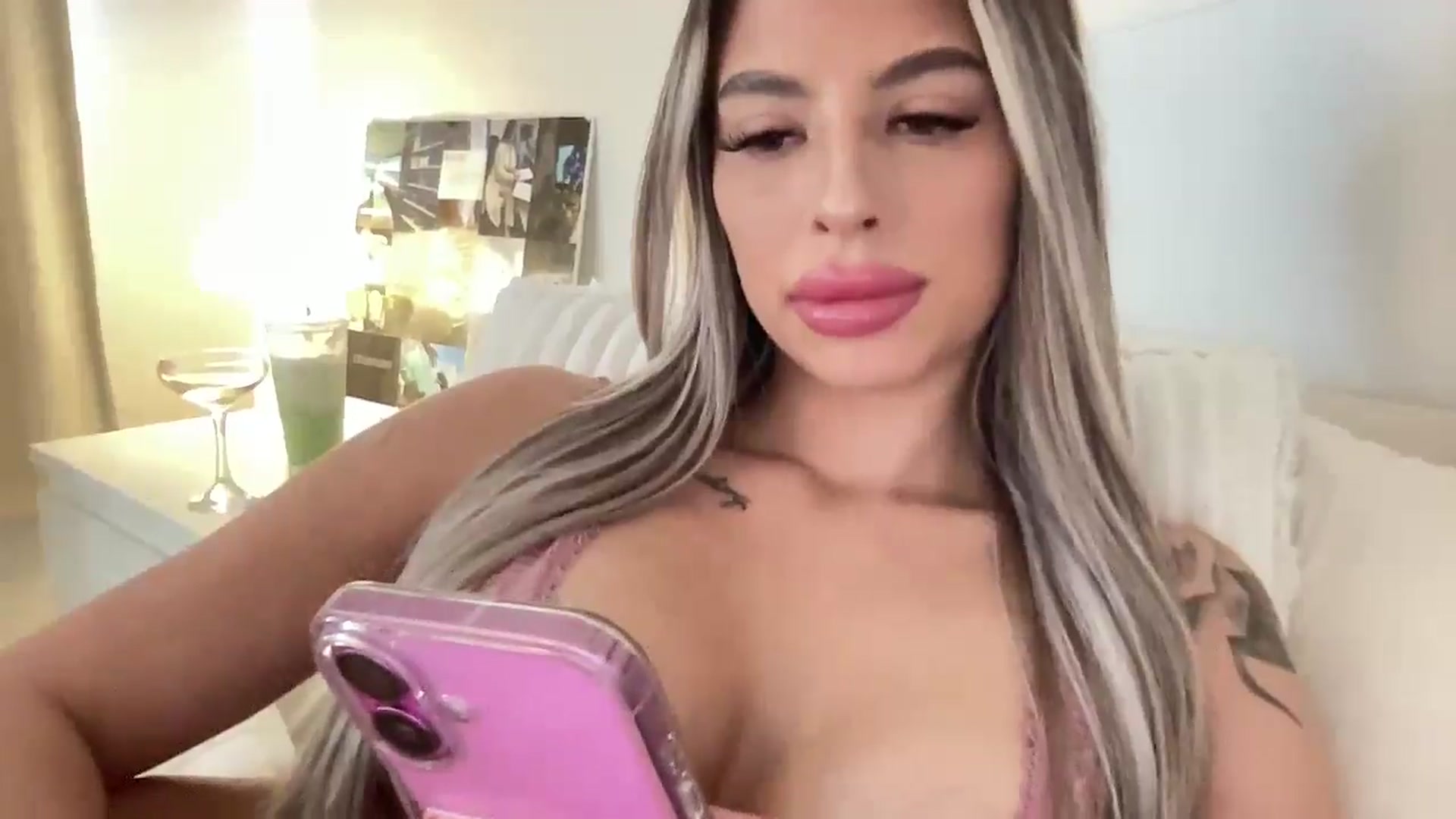 Gallery image thumbnail from aryaaxo's myfreecams stream on, 06/09/2025, 20:08 image 20 of 20