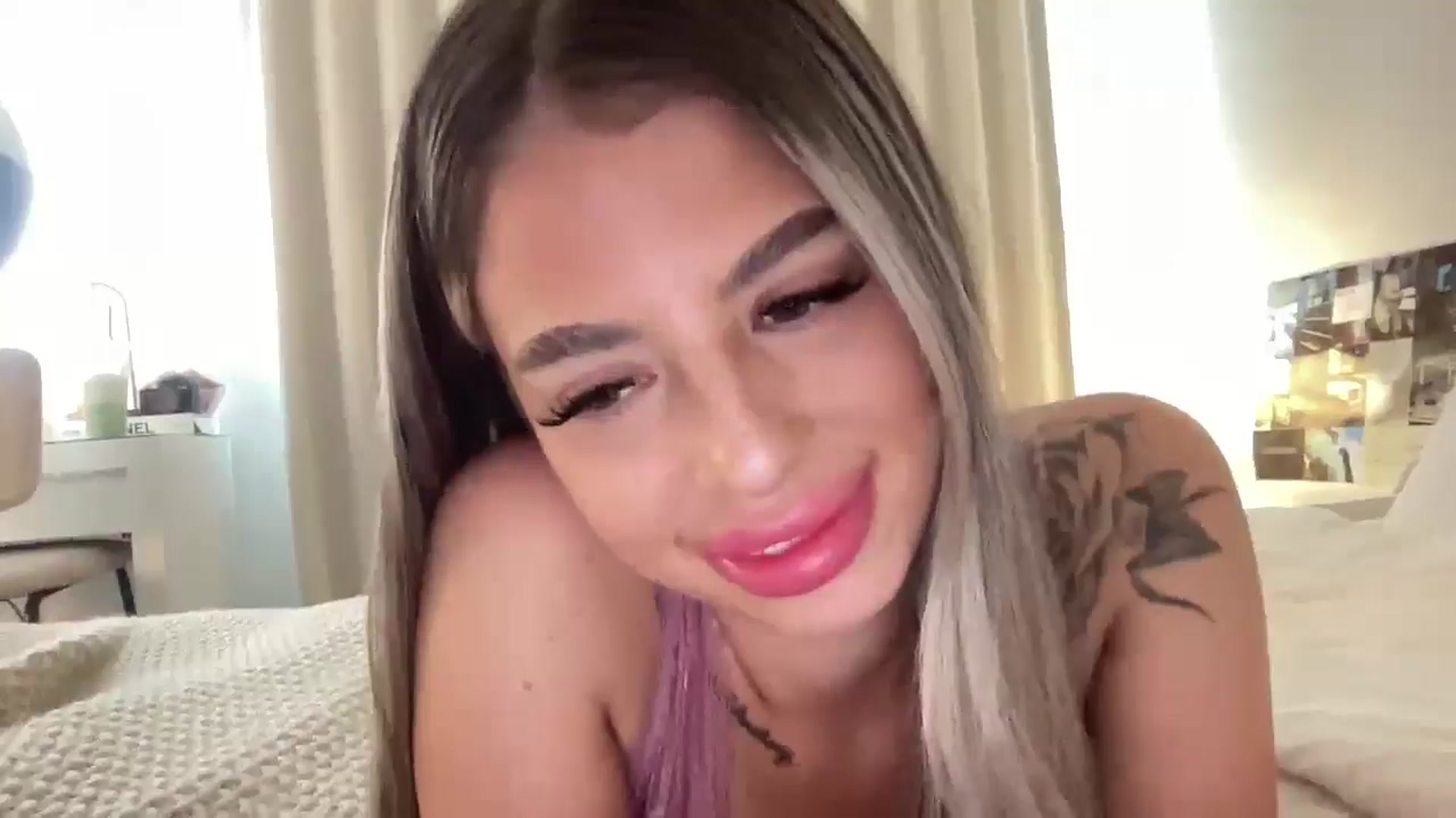 Gallery image thumbnail from aryaaxo's myfreecams stream on, 06/09/2025, 22:25 image 4 of 20