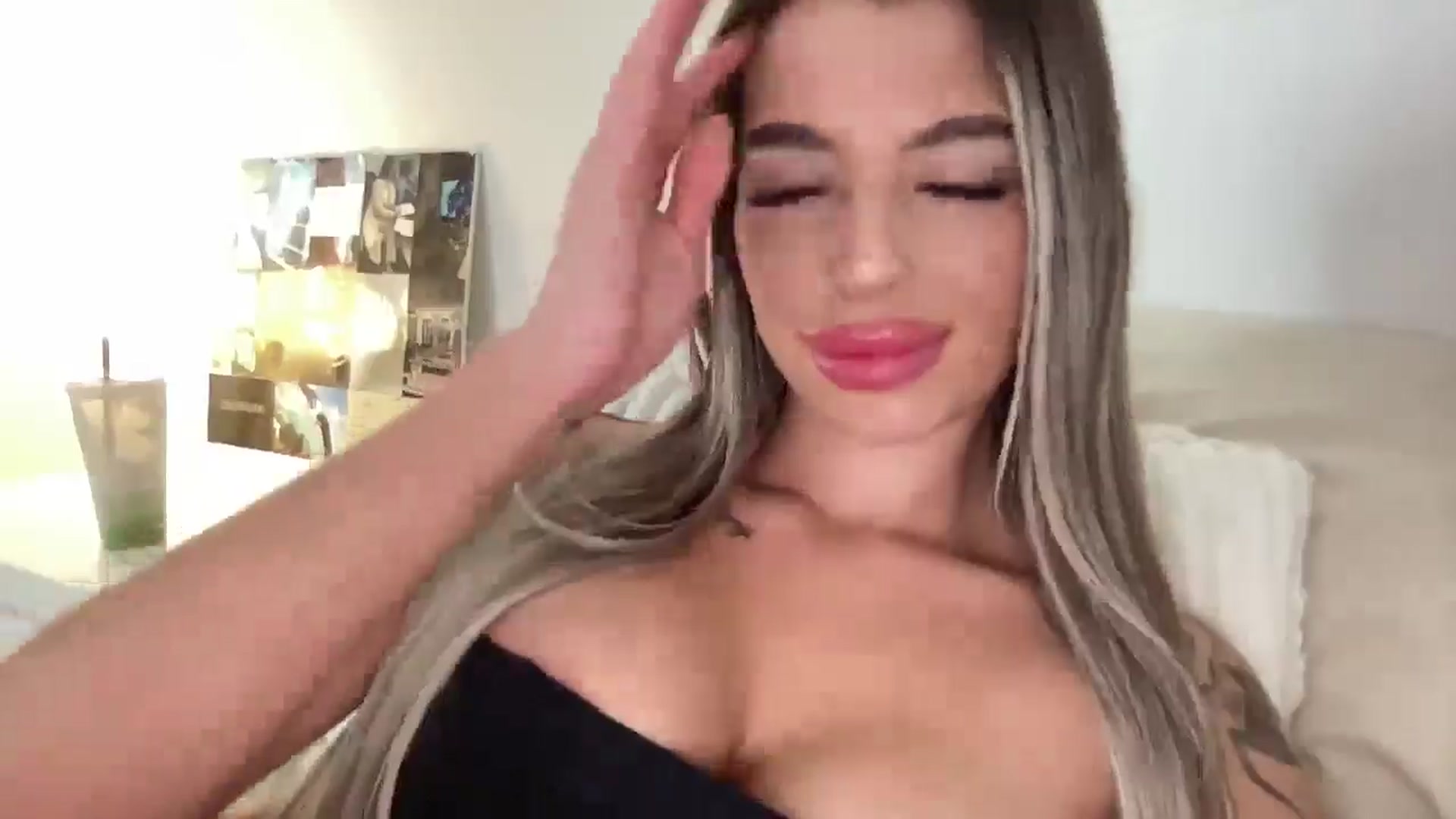Gallery image thumbnail from aryaaxo's myfreecams stream on, 06/10/2025, 22:29 image 19 of 20
