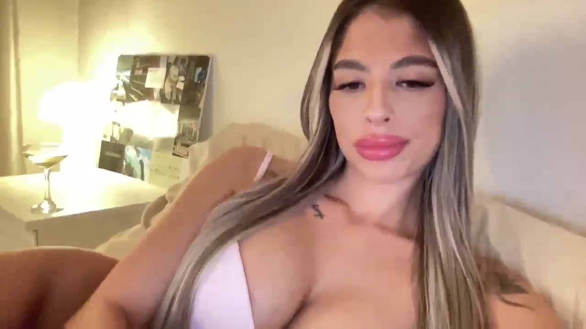 Gallery image thumbnail from aryaaxo's myfreecams stream on, 06/11/2025, 05:30 image 14 of 20