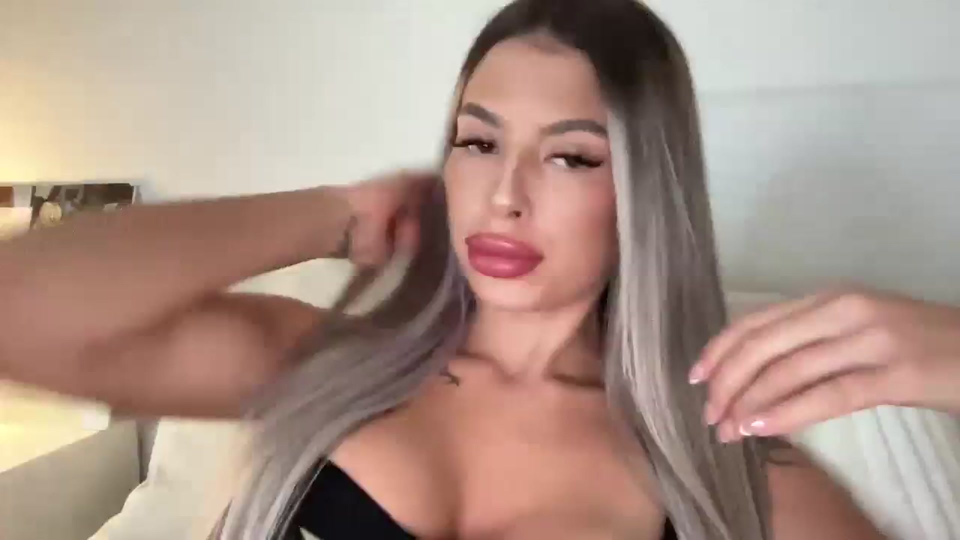 Gallery image thumbnail from aryaaxo's myfreecams stream on, 06/15/2025, 07:28 image 10 of 20