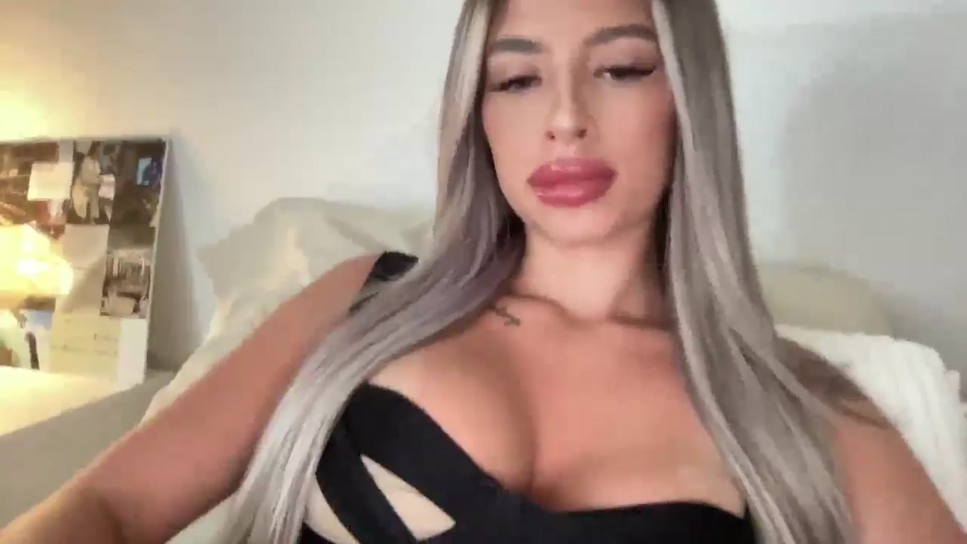 Gallery image thumbnail from aryaaxo's myfreecams stream on, 06/15/2025, 07:28 image 6 of 20