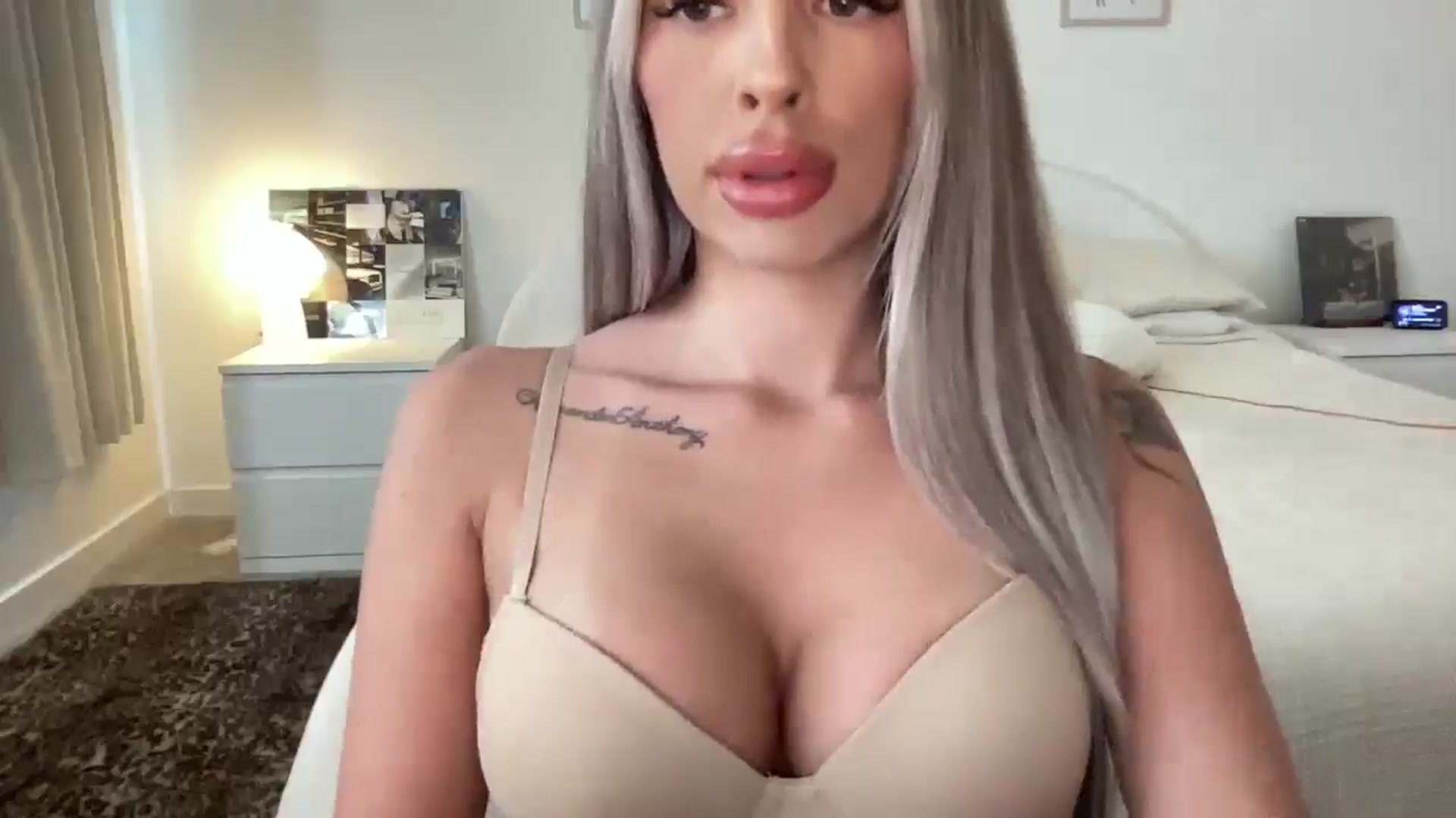 Gallery image thumbnail from aryaaxo's myfreecams stream on, 06/16/2025, 19:01 image 6 of 20