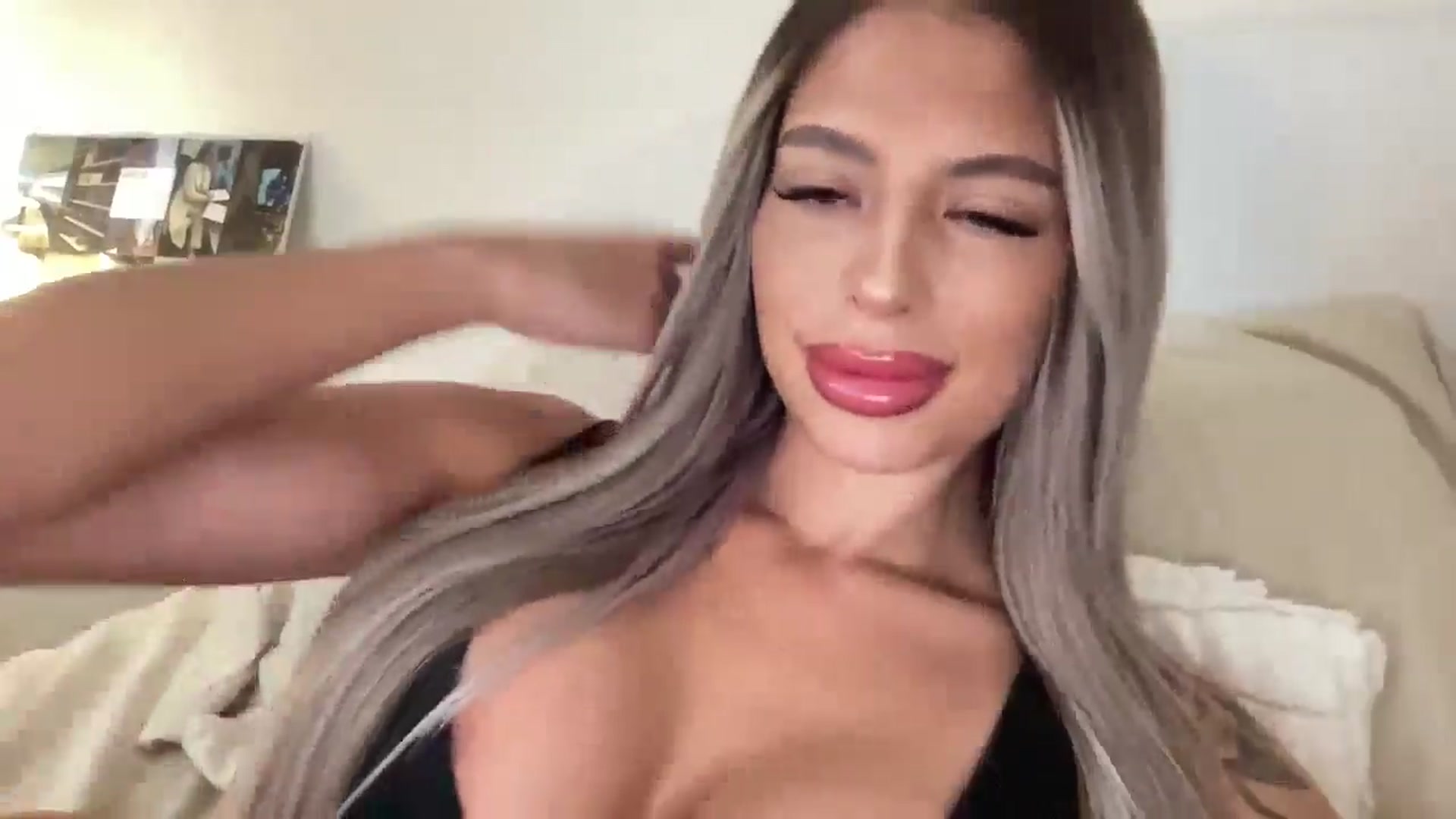Gallery image thumbnail from aryaaxo's myfreecams stream on, 06/17/2025, 20:06 image 9 of 20